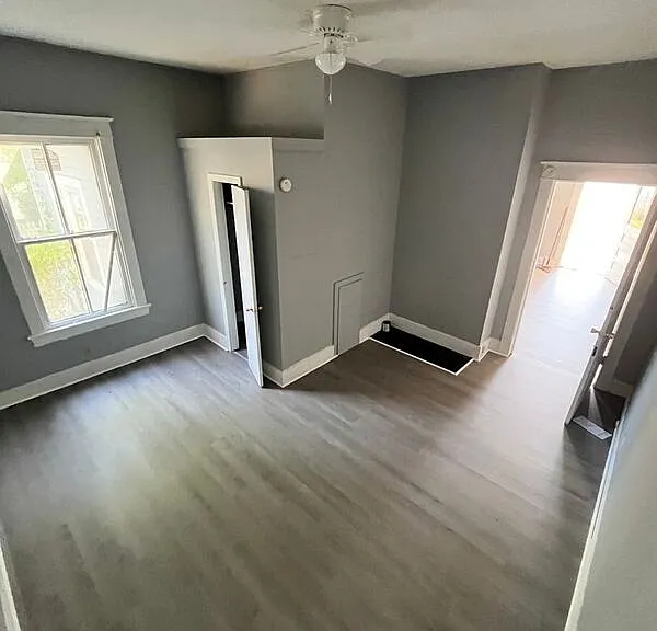 1527 Henley St — Photo 15