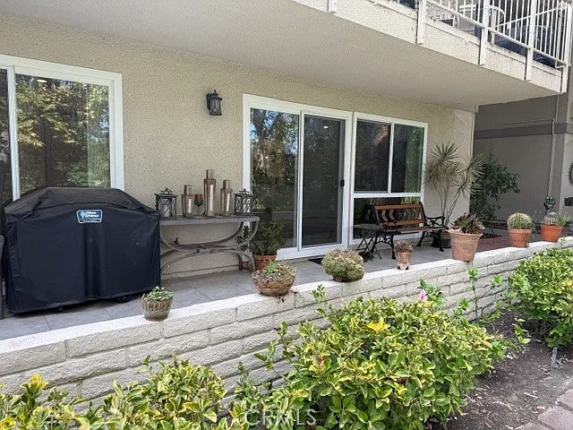 2 bed, 1100 sqft, $4,000 — Photo 1