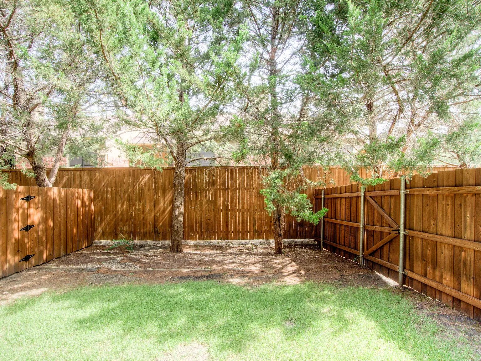 3 bed, 2.5 bath, 1582 sqft, $1,995 — Photo 3