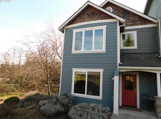 978 W 8th Pl, The Dalles, OR 97058