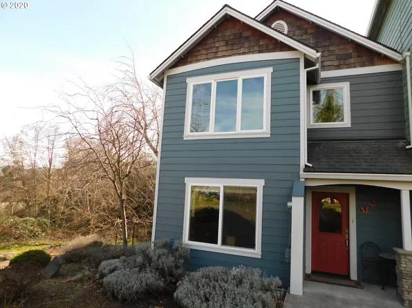 978 W 8th Pl, The Dalles, OR 97058