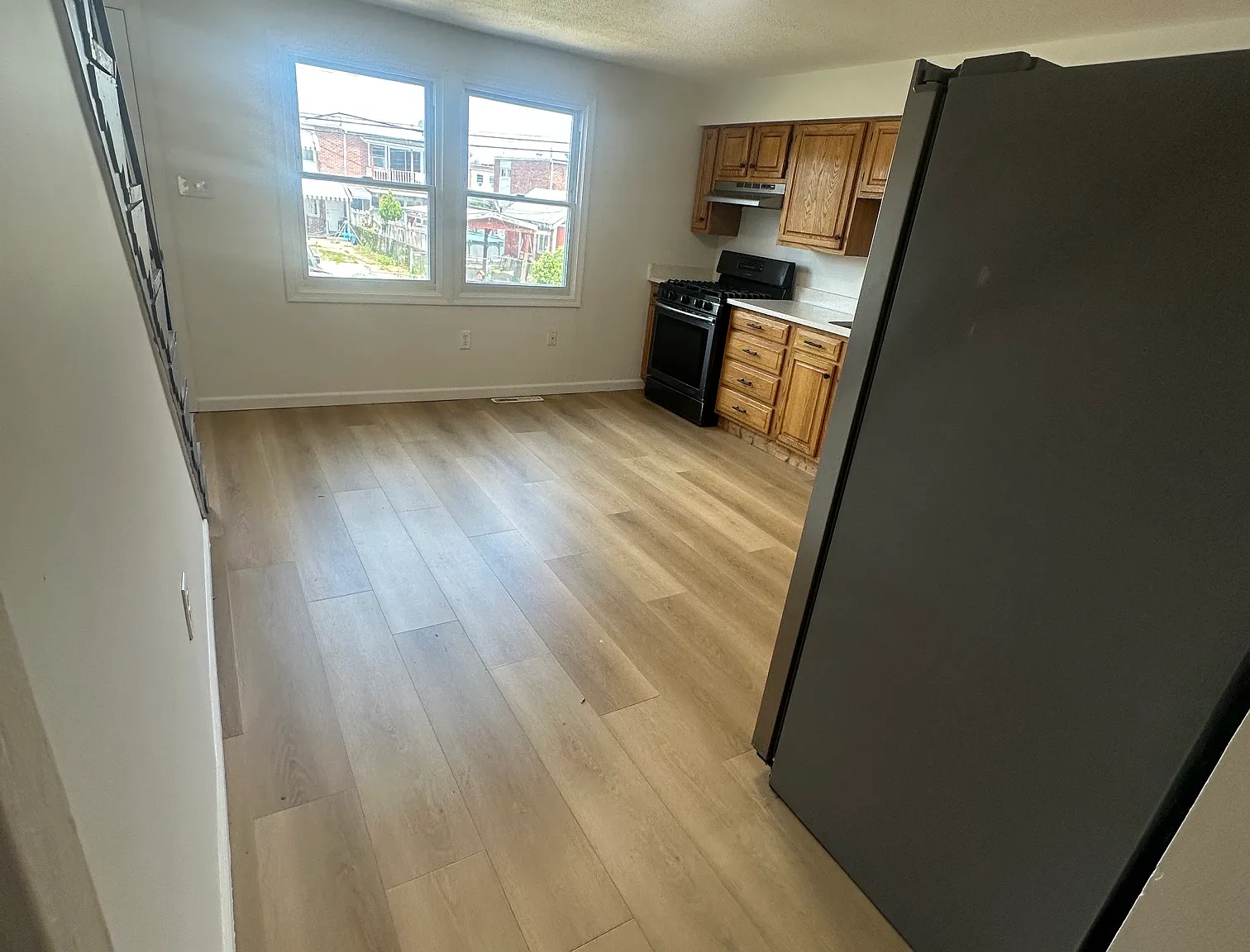 3 bed, 1250 sqft, $2,100 — Photo 3