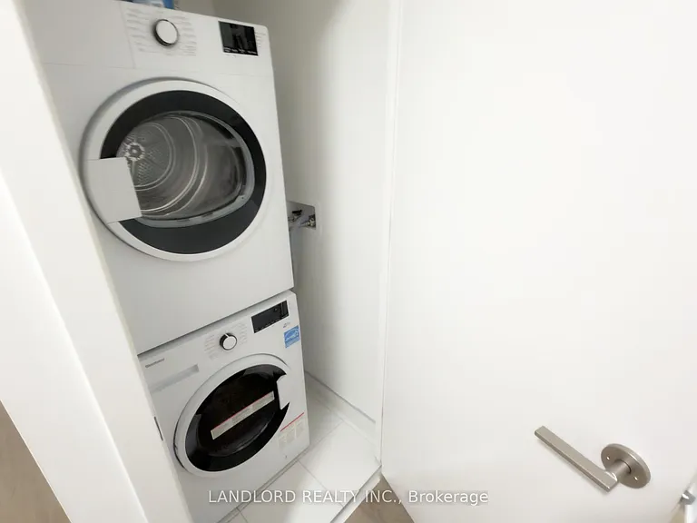 9 Tecumseth St #501 — Photo 23