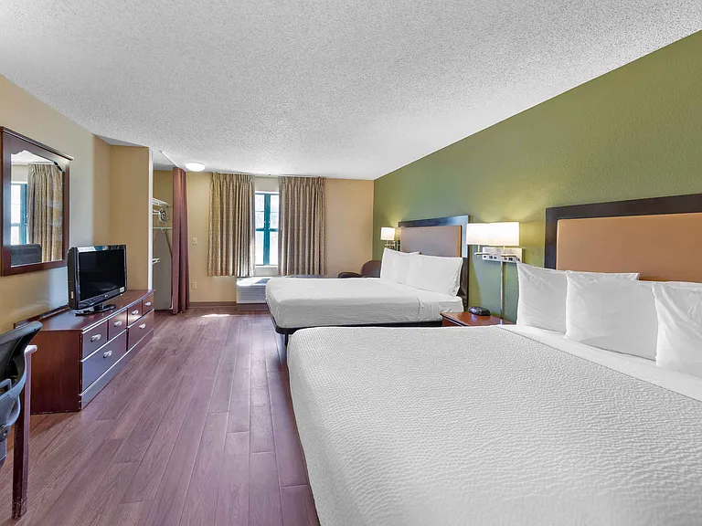1 Bedroom Suite - 2 Full Beds
