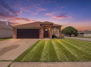 415 Cross Cut Dr, Arlington, TX 76018