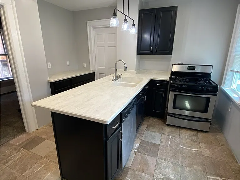 811 Columbus Pkwy — Photo 12