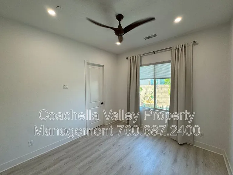74635 Tesla Dr — Photo 43