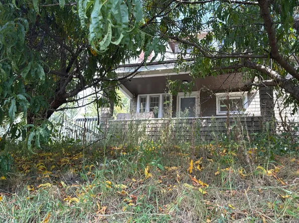 610 32nd St NE, Cedar Rapids, IA 52402