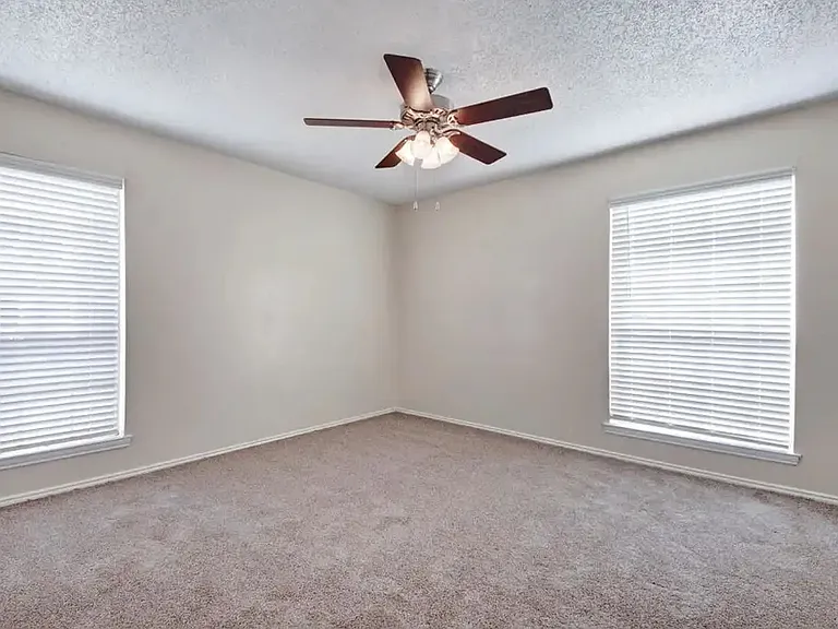 Quail Crossing Apartments — Photo 20