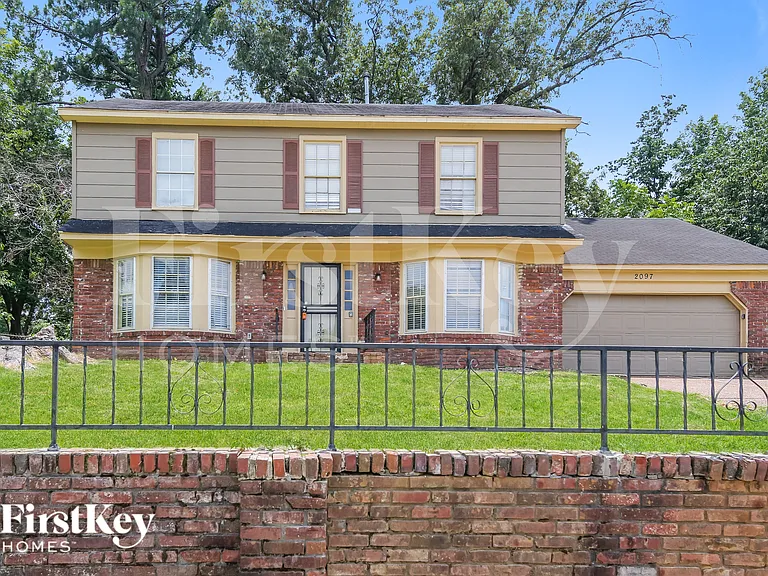 2097 Meadowview Ln — Photo 2