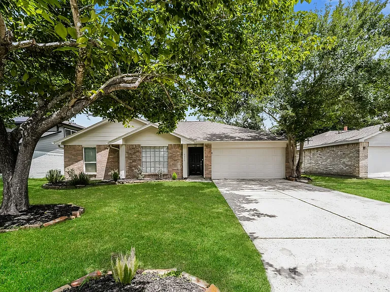 3623 Village Grove Dr — Photo 2