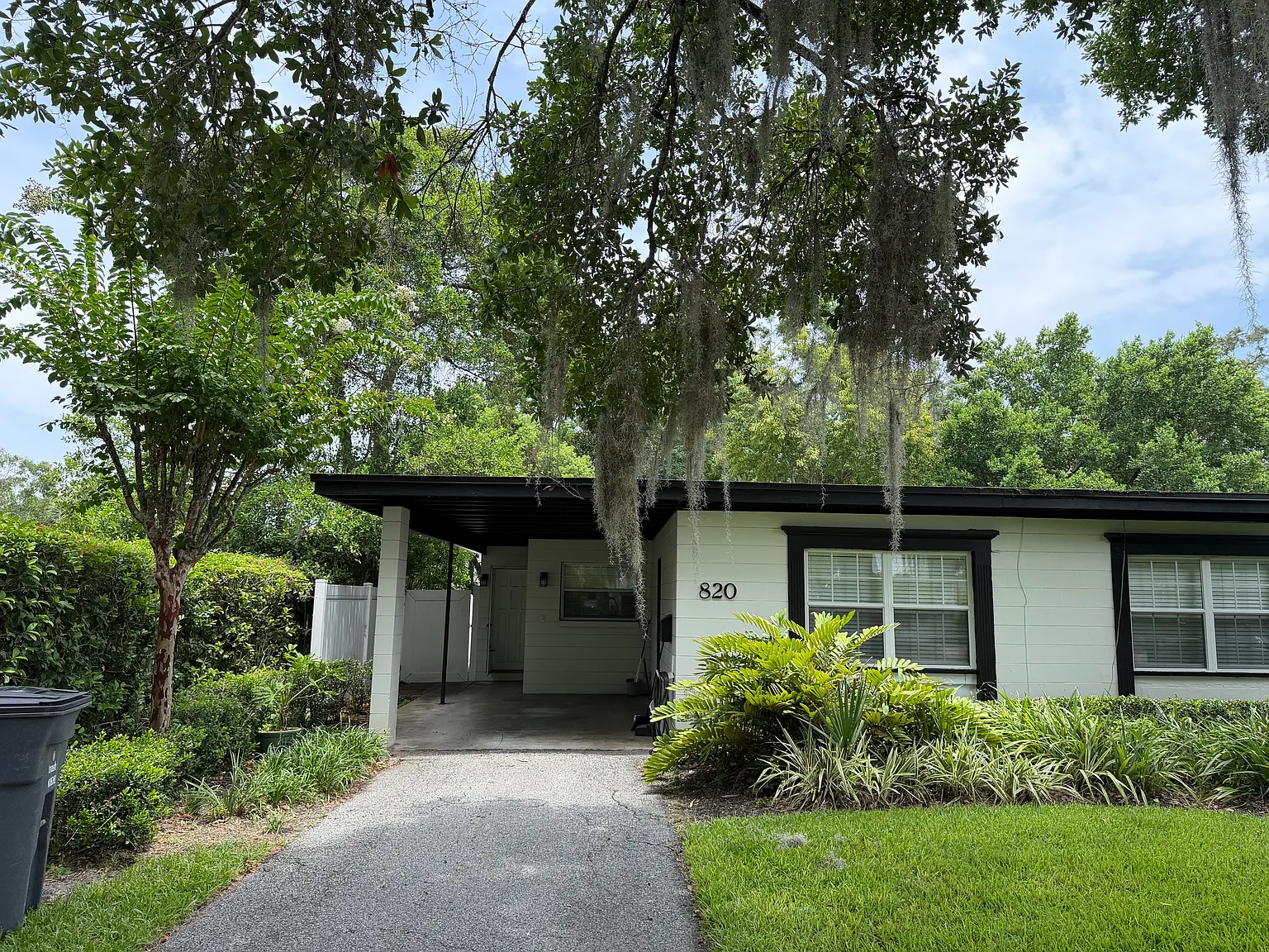 2 bed, 870 sqft, $2,300 — Photo 2