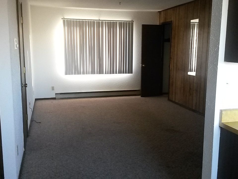 2nd image of 1433 E Walnut St APT 6C