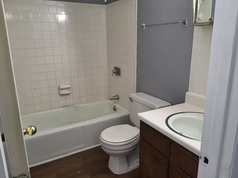 253 University Dr — Photo 10