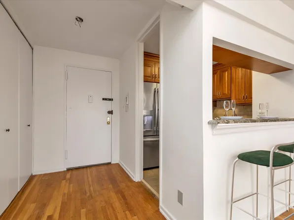 35-20 Leverich Street 504 image 2 of 23
