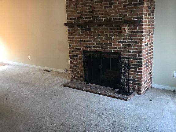 5th image of 329 Saint Andrews Dr