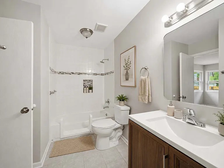531 Wallace St — Photo 12