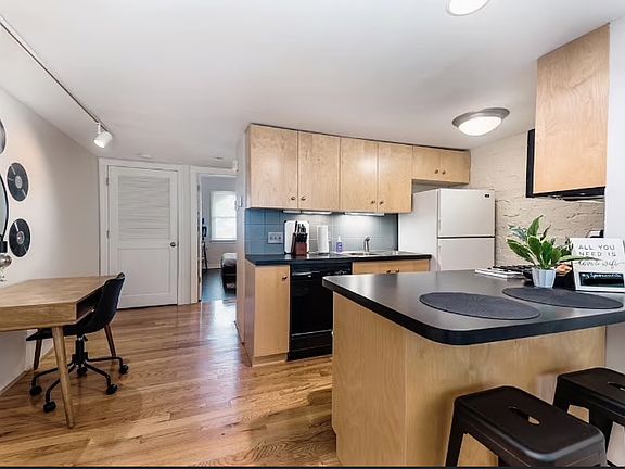 3rd image of 26 N Boyle Ave