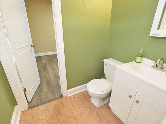 5th image of 152 Tyson Ave