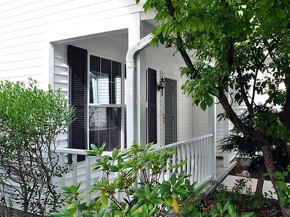 3rd image of 111 Lavender Ln
