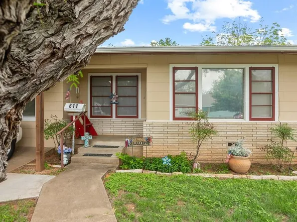 611 N Pine St, Fredericksburg, TX 78624