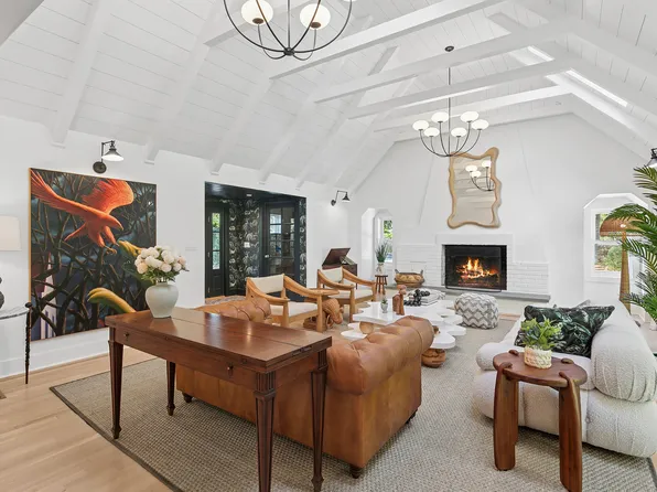 6 E Gate Rd, Wainscott, NY 11975