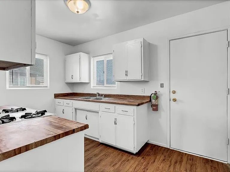 333 E Ivy St — Photo 3