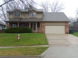 1627 NW 103rd St, Clive, IA 50325