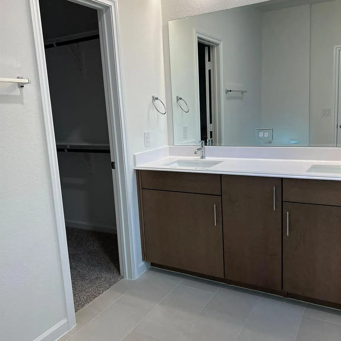 5 bed, 2638 sqft, $2,950 — Photo 4