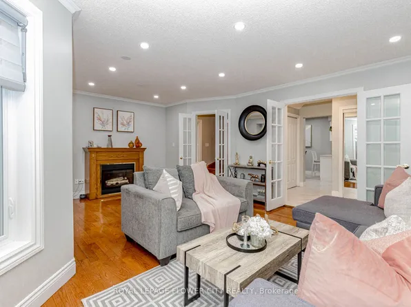194 Pressed Brick Dr, Brampton, ON L6V 4K7