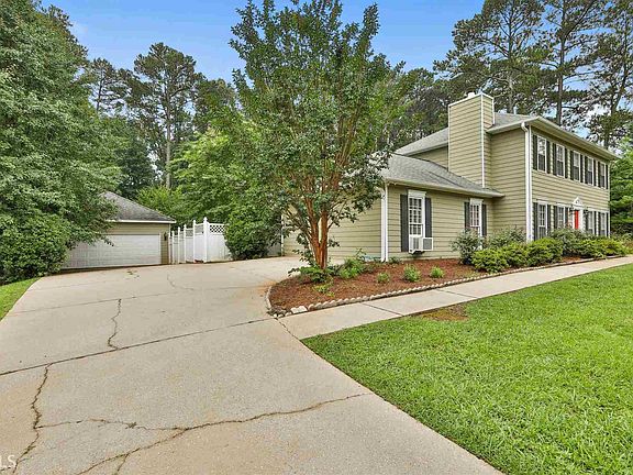 4th image of 45 London Ln