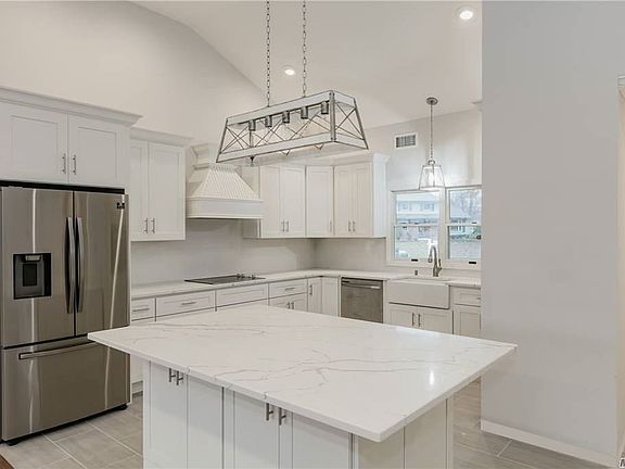 5th image of 17 Alister Cir