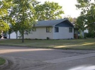 952 1st St N, Casselton, ND 58012