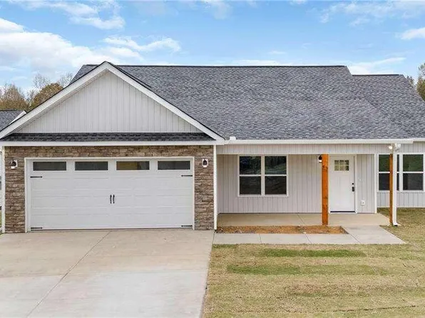 128 Westview Dr SW, Calhoun, GA 30701