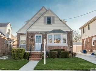 512 Hillside Blvd, New Hyde Park, NY 11040