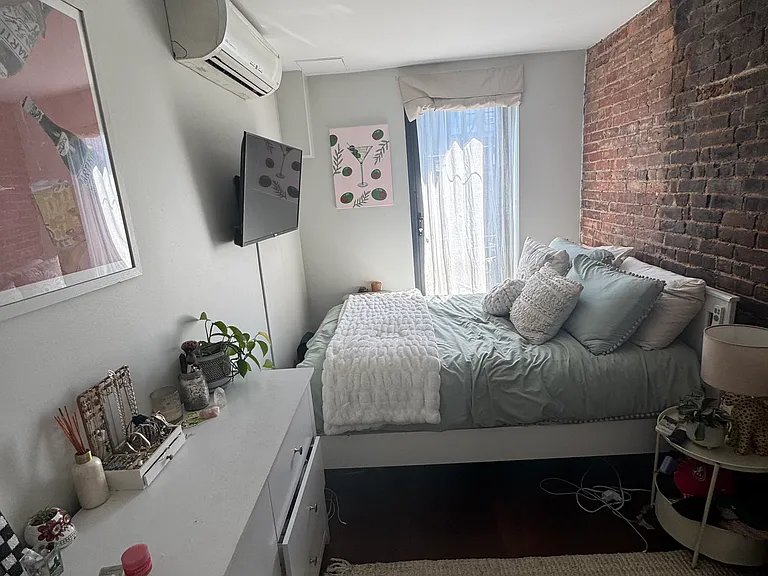 514 E 6th St #5R — Photo 3