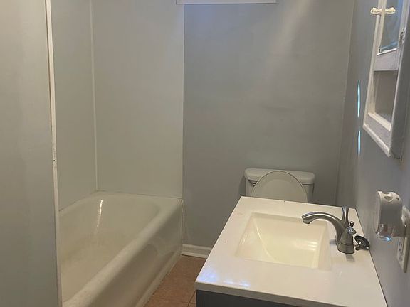4th image of 434 S High St Unit A