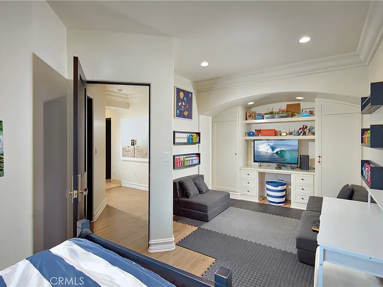 11 Emerald Bay — Photo 18