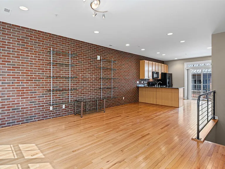 420 Lewis Ct — Photo 9