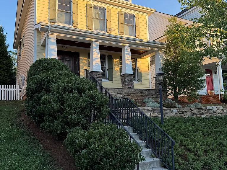 253 Grass Dale Ln — Photo 2