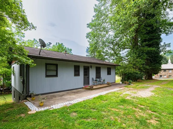 57 Gribble Hill Rd, Franklin, NC 28734