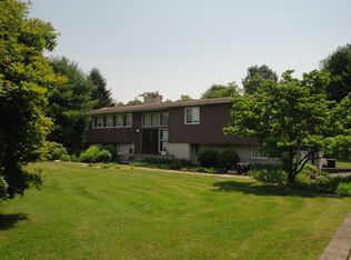 8 Club Rd, Newton, NJ 07860