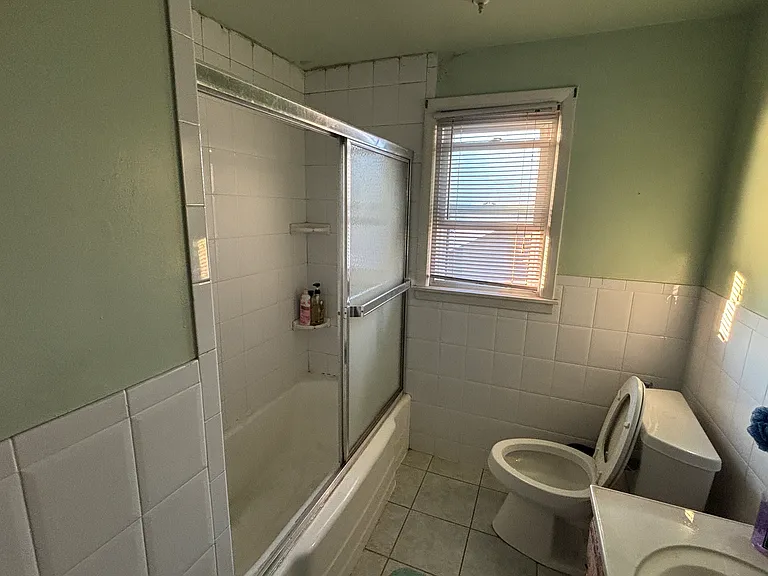 20 Hawthorne Ave — Photo 3
