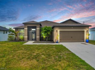 709 SW 12th Ter, Cape Coral, FL 33991