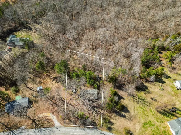 956 Greenway Rd, Huron, TN 38345