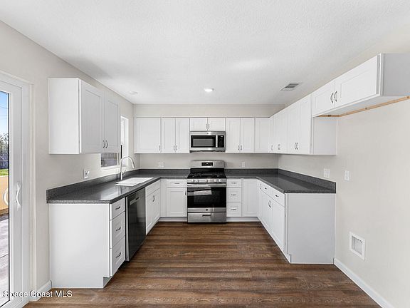 5th image of 2318 Monty Ln