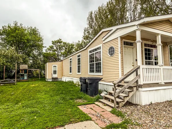 110 Oaks Ave SE, Mandan, ND 58554