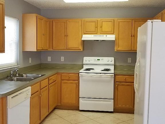 2nd image of 541 SW Lairo Ave