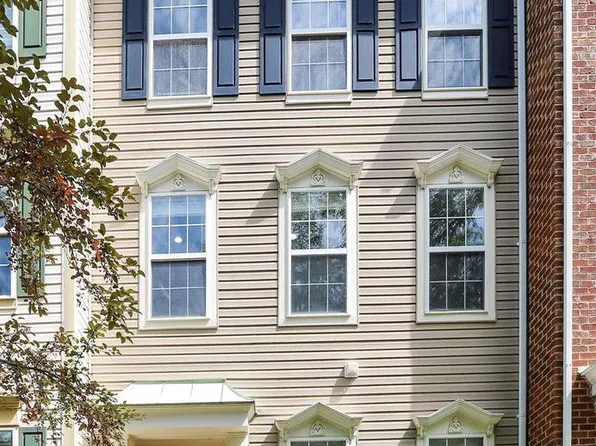 42790 Cedar Hedge St, Chantilly, VA 20152