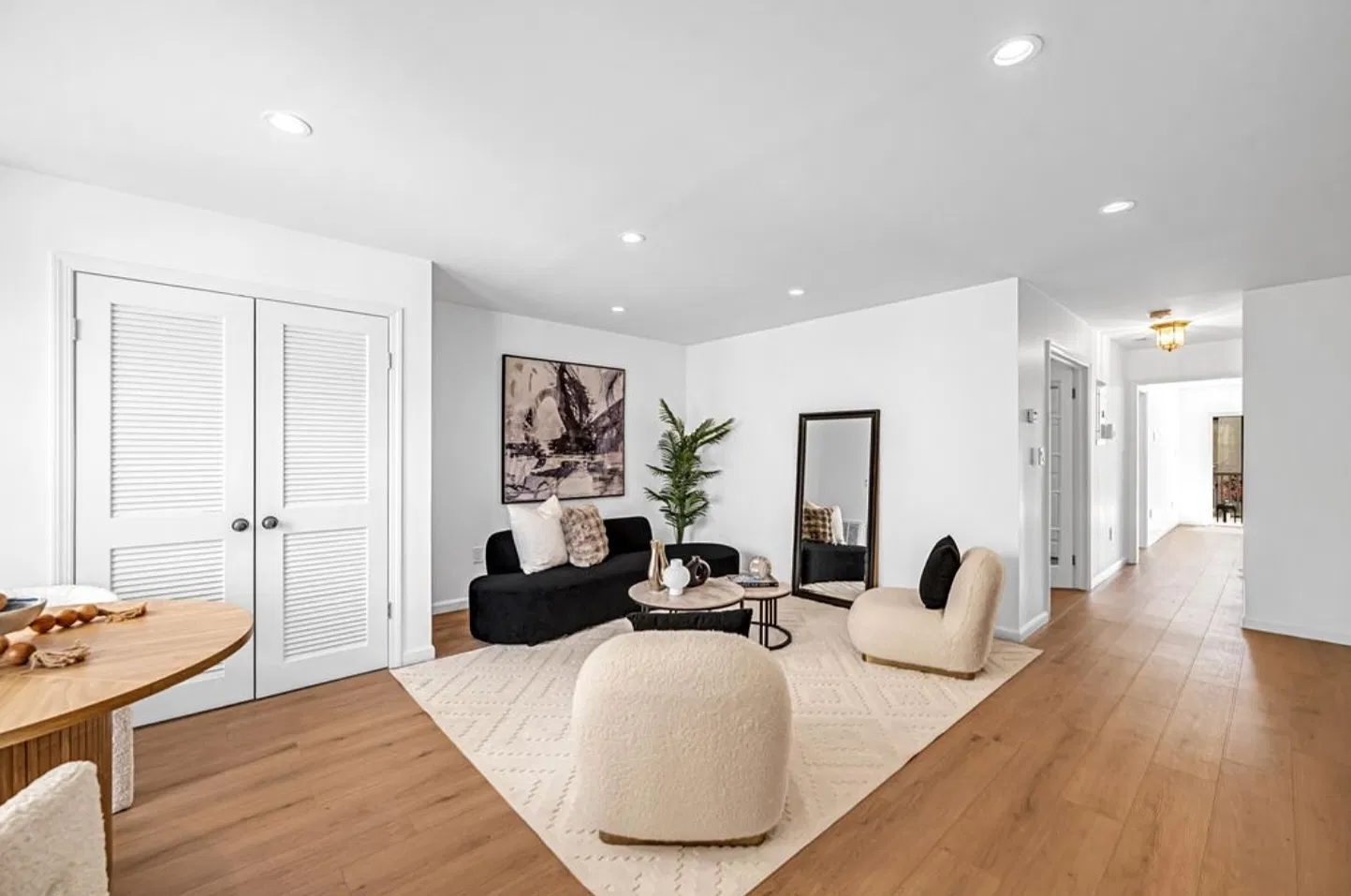 2 bed, 1000 sqft, $3,000 — Photo 3